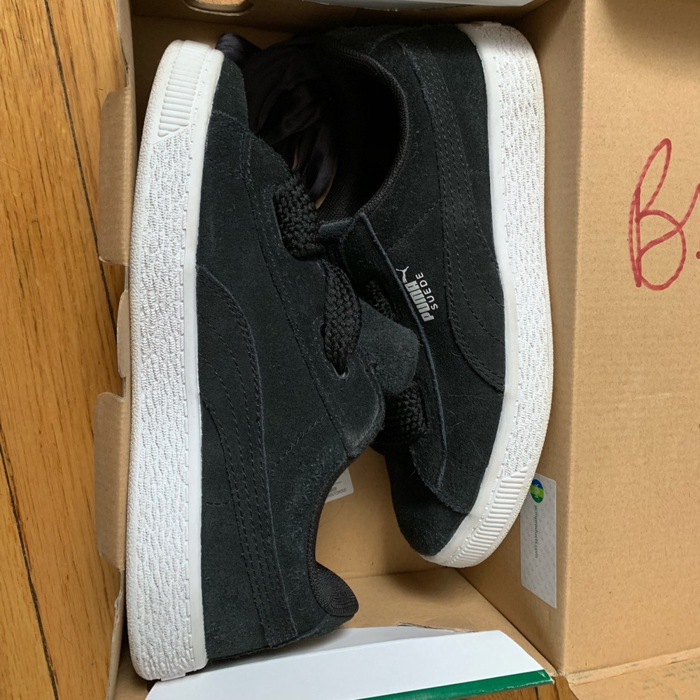 Suede Heart Puma sneakers